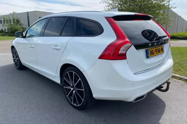 Volvo V60 (2015) thumbnail 3