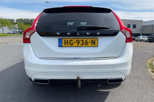Volvo V60 (2015) thumbnail 4