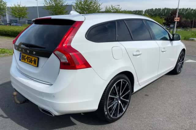 Volvo V60 (2015) thumbnail 5