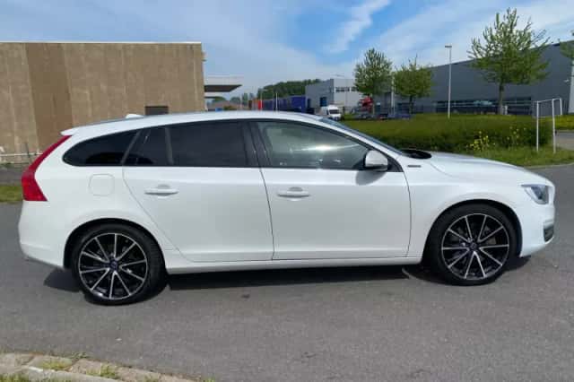 Volvo V60 (2015) thumbnail 6