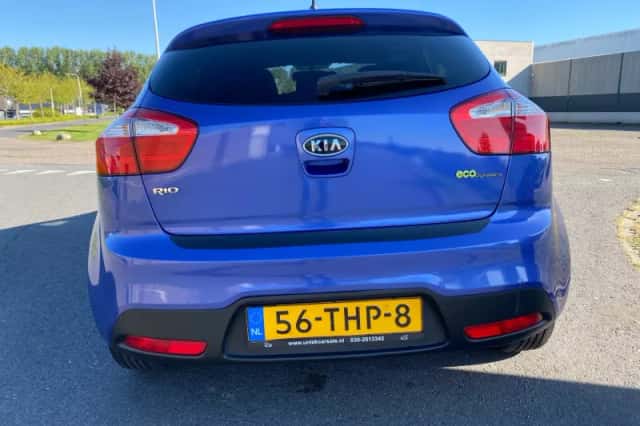 Kia Rio (2012) thumbnail 4
