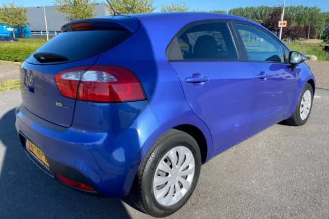 Kia Rio (2012) thumbnail 5