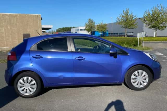 Kia Rio (2012) thumbnail 6