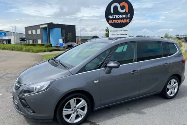 Opel Zafira (2016) thumbnail 1