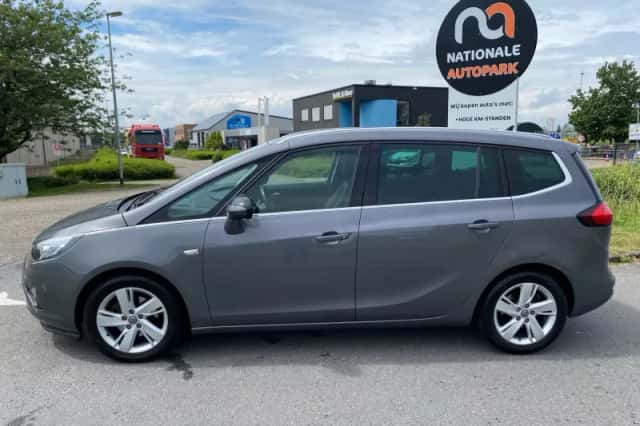 Opel Zafira (2016) thumbnail 2