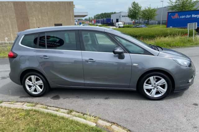 Opel Zafira (2016) thumbnail 6