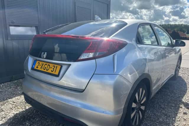 Honda Civic (2014) thumbnail 3