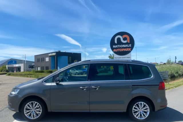 Volkswagen Sharan (2011) thumbnail 2