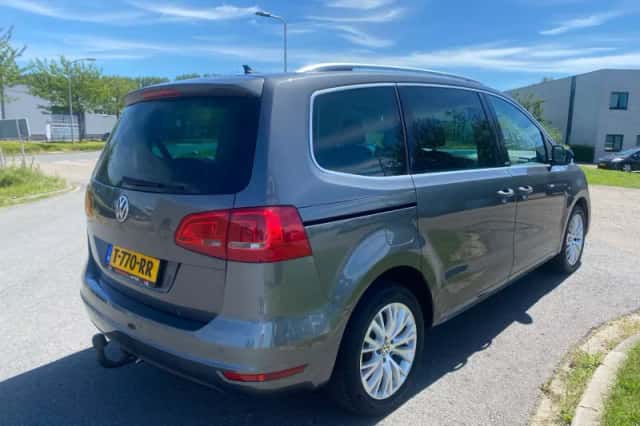 Volkswagen Sharan (2011) thumbnail 5