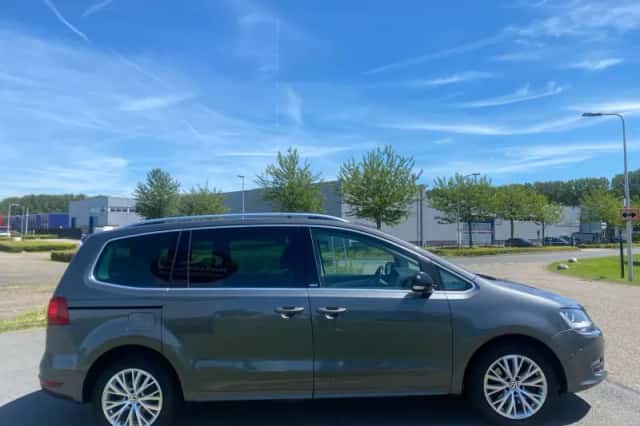 Volkswagen Sharan (2011) thumbnail 6