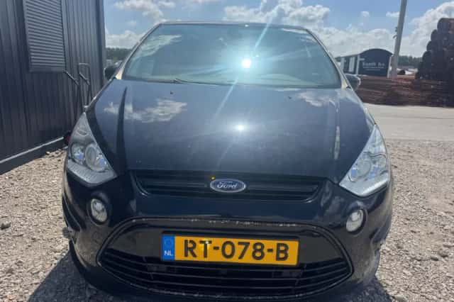 Ford S-Max (2014) thumbnail 2