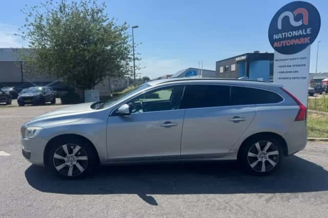 Volvo V60 (2015) thumbnail 2
