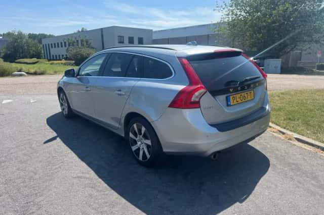 Volvo V60 (2015) thumbnail 3