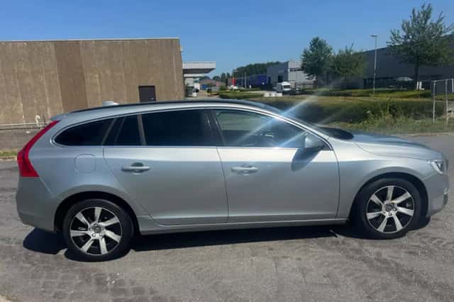 Volvo V60 (2015) thumbnail 6