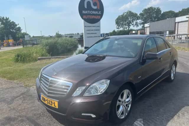 Mercedes-Benz E-Klasse (2010) thumbnail 1