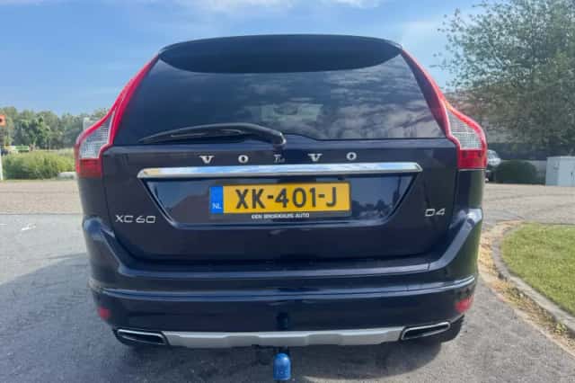 Volvo XC60 (2015) thumbnail 4