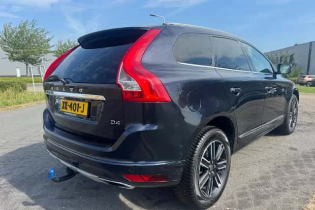 Volvo XC60 (2015) thumbnail 5