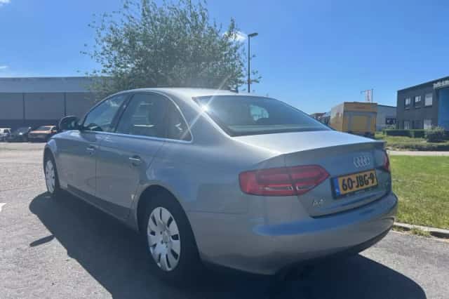 Audi A4 (2009) thumbnail 3