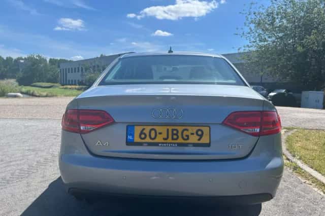 Audi A4 (2009) thumbnail 4