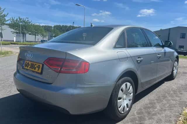 Audi A4 (2009) thumbnail 5