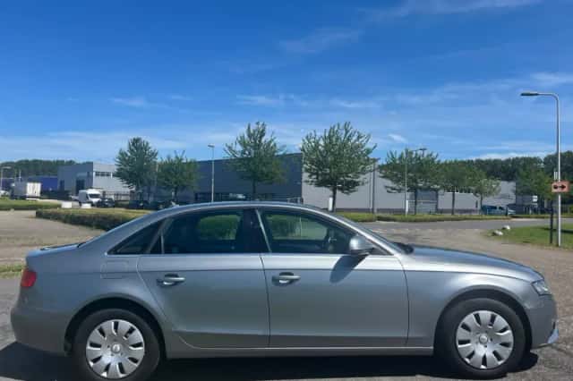 Audi A4 (2009) thumbnail 6