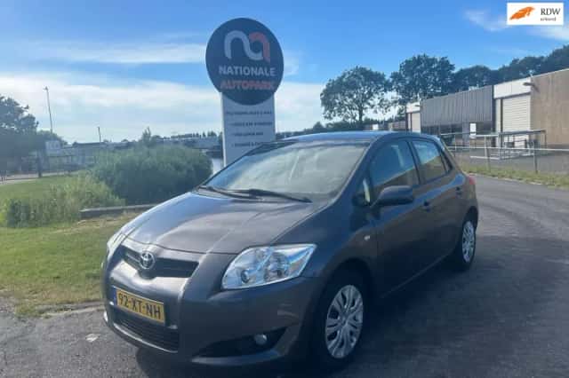 Toyota Auris (2007) thumbnail 1