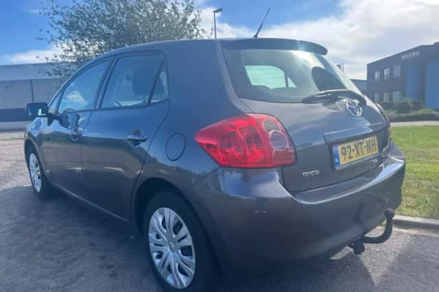 Toyota Auris (2007) thumbnail 3
