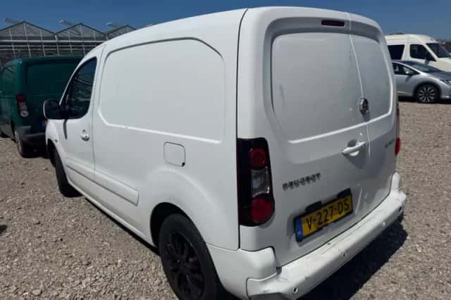 Peugeot Partner (2017) thumbnail 2