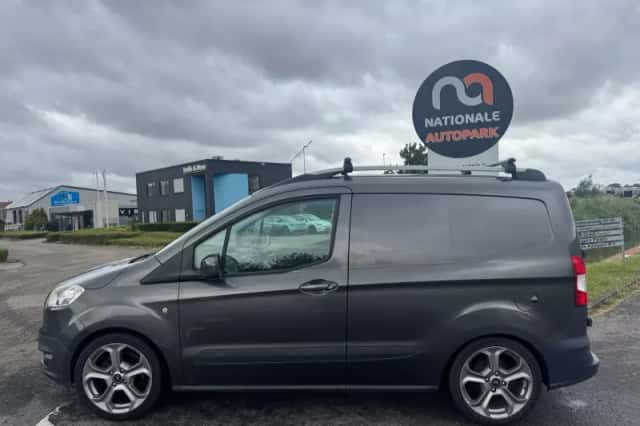 Ford Transit Courier (2015) thumbnail 2