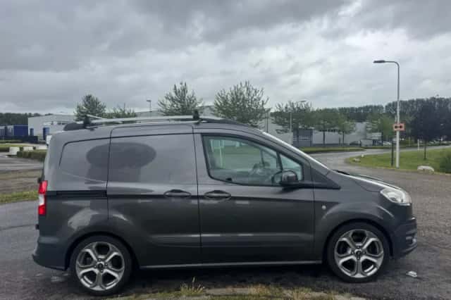 Ford Transit Courier (2015) thumbnail 6