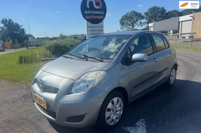 Toyota Yaris (2009) thumbnail 1