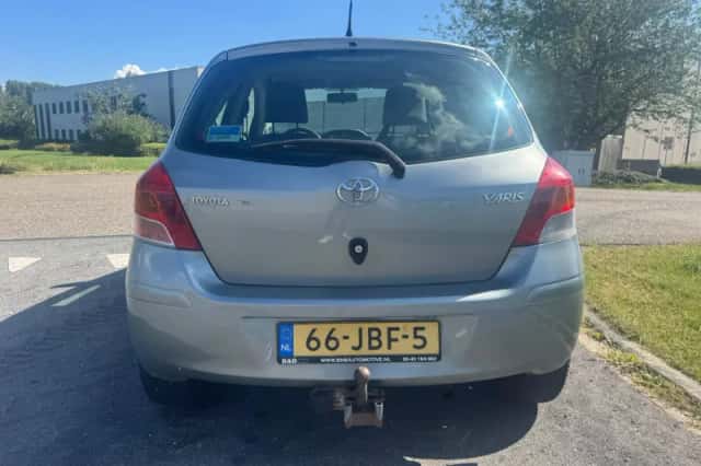 Toyota Yaris (2009) thumbnail 4