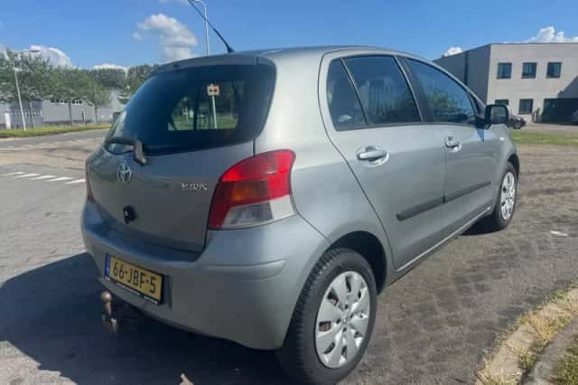 Toyota Yaris (2009) thumbnail 5