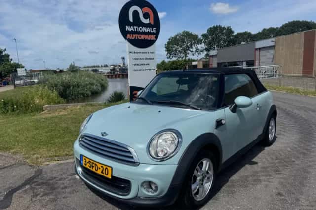 MINI Cabrio (2013) thumbnail 2