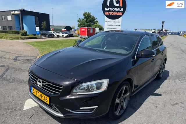 Volvo V60 (2014) thumbnail 1