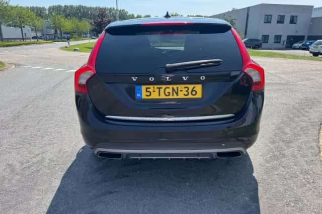 Volvo V60 (2014) thumbnail 3