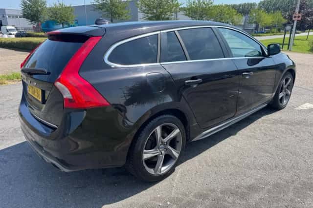 Volvo V60 (2014) thumbnail 5