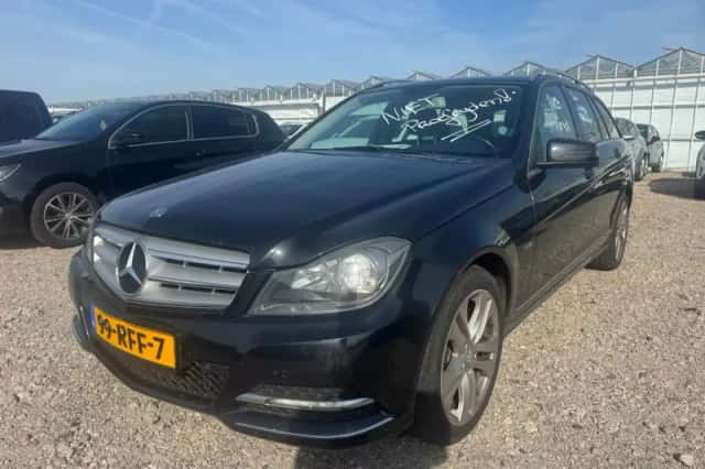 Mercedes-Benz C-Klasse (2011) thumbnail 2