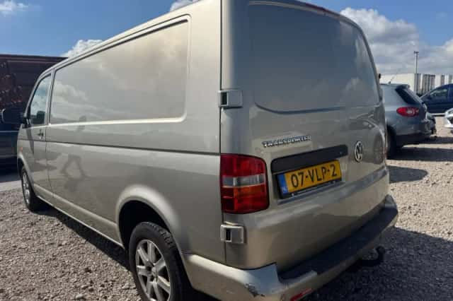 Volkswagen Transporter (2008) thumbnail 3