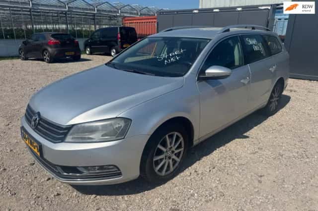 Volkswagen Passat (2012) thumbnail 1