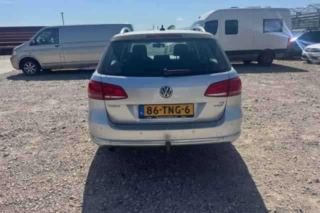 Volkswagen Passat (2012) thumbnail 4