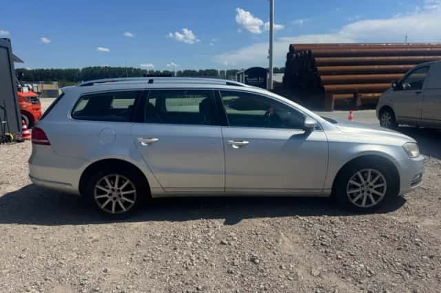 Volkswagen Passat (2012) thumbnail 6