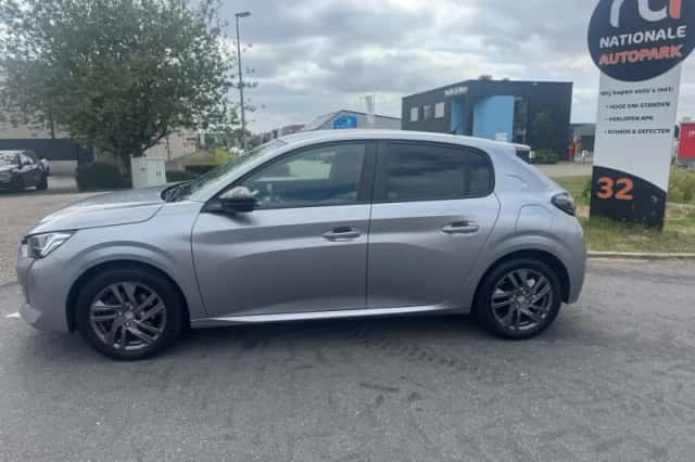 Peugeot 208 (2022) thumbnail 2