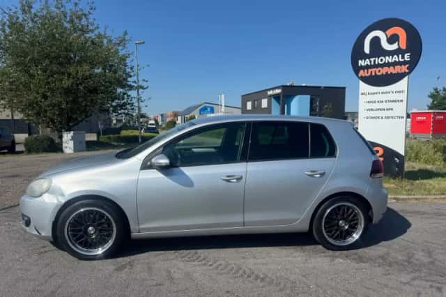 Volkswagen Golf (2009) thumbnail 2