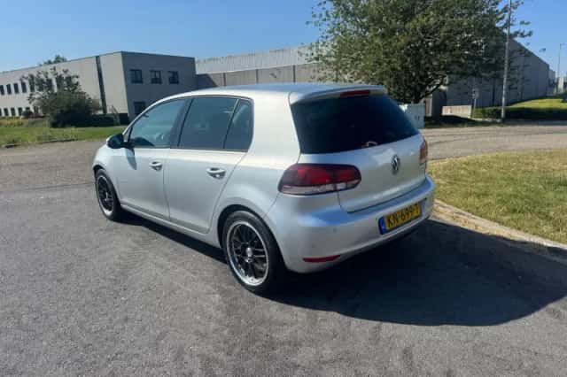 Volkswagen Golf (2009) thumbnail 3