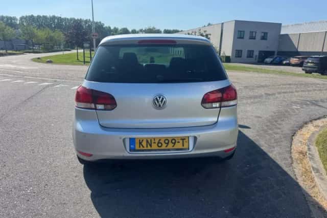 Volkswagen Golf (2009) thumbnail 4