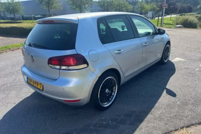 Volkswagen Golf (2009) thumbnail 5