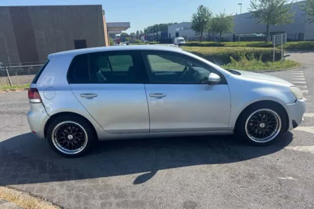 Volkswagen Golf (2009) thumbnail 6
