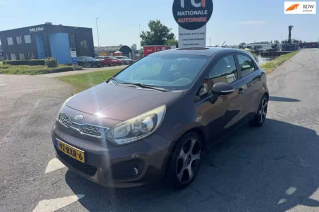 Kia Rio (2011) thumbnail 1
