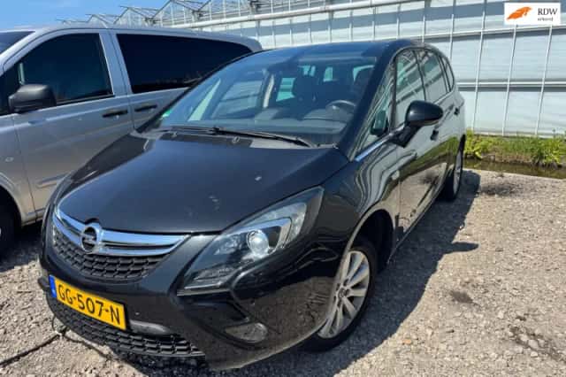Opel Zafira (2015) thumbnail 1